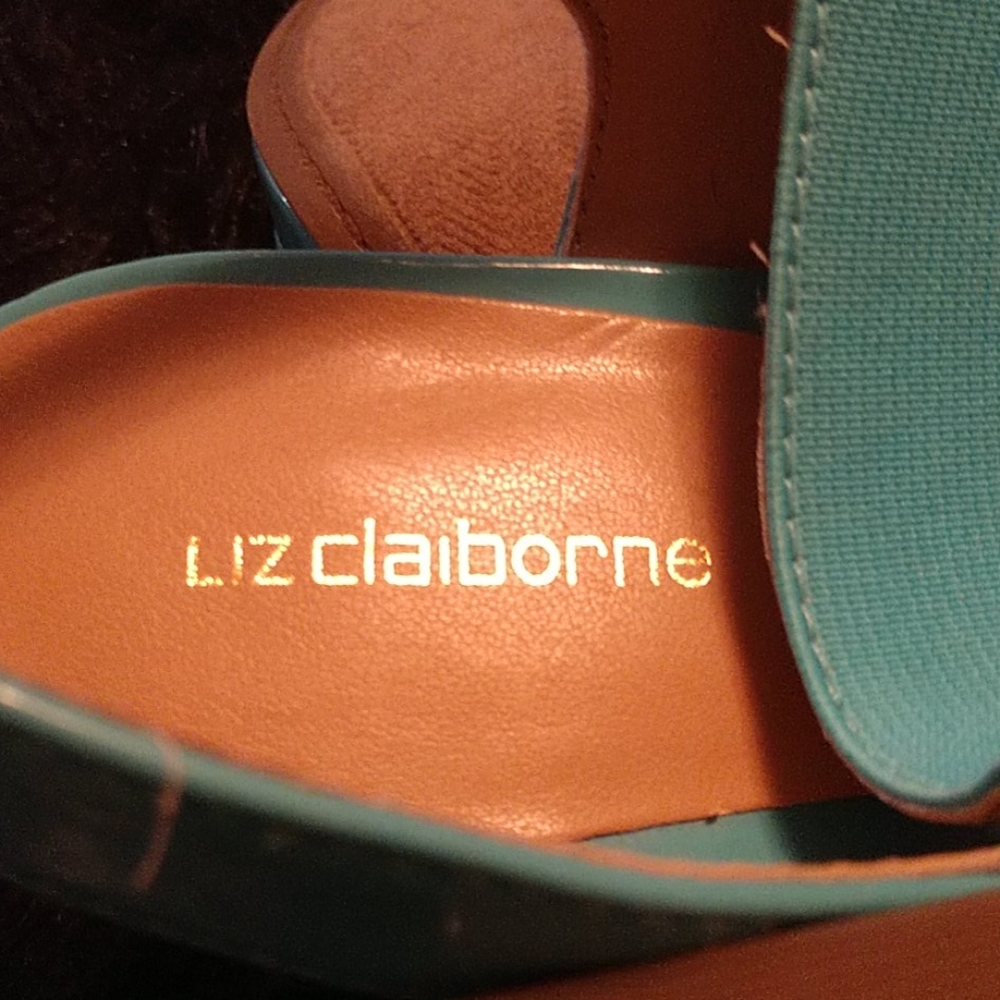 Beautiful Turquoise Patent Heels! - Picture 9 of 10
